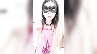 舞蹈系眼镜极品御姐！换装护士长红肚兜！美腿高跟鞋，脱下丁字裤摇摆翘臀，热舞搔首弄姿