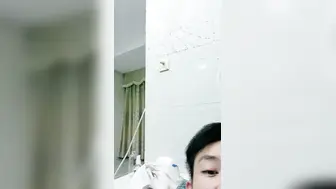 良家型新人美女！居家和炮友激情！按头深喉插嘴，口活超棒，蜜桃美臀骑乘，撞击肉猛烈抖动