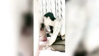 花臂纹身社会姐！炮友激情操逼！抓着屌猛吸，打桩机骑乘位爆操，后入抽插表情一脸享受