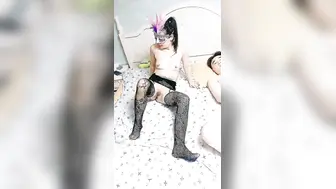 渣男浪女多P淫乱【下篇】丝袜情趣诱惑口交大鸡巴吃奶玩逼，各种轮草抽插，淫声荡语不断，让小哥哥各种爆草好刺激