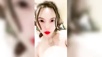 极度淫荡烈焰红唇御姐大长屌极限自慰，修长美腿特殊视角抽插，进进出出视觉享受，桌子上骑乘扭动小腰