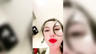 极度淫荡烈焰红唇御姐大长屌极限自慰，修长美腿特殊视角抽插，进进出出视觉享受，桌子上骑乘扭动小腰