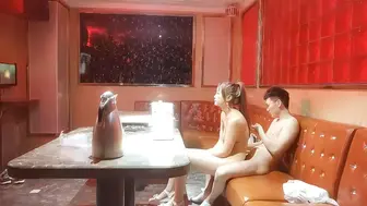 全网商K偷拍独家，2000包间干漂亮小姐姐，前凸后翘，浪劲十足，沙发高跟啪啪激情无限