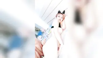 颜值很高的小宝贝【下篇】全程露脸丝袜诱惑，被小哥哥玩弄骚穴，道具不停的在骚逼里搅拌，高潮不断浪叫呻吟指爆菊花
