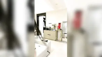 高颜值绿播要下海性感小秀，全程露脸好身材又好听狼友指挥，漏出性感大奶子，非常诱人好刺激