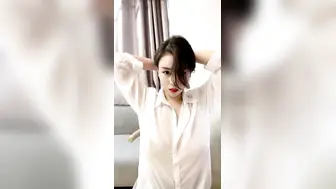 超级高颜值的气质豪乳女友【裸舞篇】和小鲜肉男友啪啪大秀口爆 白衣巨乳太诱人了