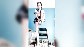 近期下海身材最棒的女神【裸舞自慰-下篇】175CM高挑的身材，顶级大长腿，连体黑丝美腿，就是奶子有点小，大大的眼睛，极品翘臀，让人秒硬