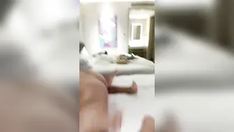 露脸姐妹花与两个大哥酒店激情4P【上篇】口交大鸡巴浴室洗干净开始啪啪怕，让小哥边揉奶子边抽插，轮流爆草刺激