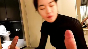 真实记录留学大学生【月莹】与大屌炮友性爱私拍流出【下篇】伺候两大屌，全程无套，暴雨般的性爱，高清720P原版