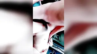 约老情人户外车震，小骚逼给光头大哥口交大鸡巴舔蛋蛋，让大哥舔逼抠逼玩弄高潮喷水，各种爆草抽插浪荡呻吟