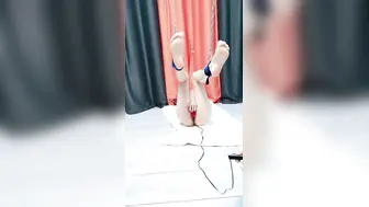 人妻的诱惑【中篇】全程露脸先自慰再玩SM，逼毛整的好有型，吊起来电击逼逼和奶子爽的直颤抖，风油精刺激高潮