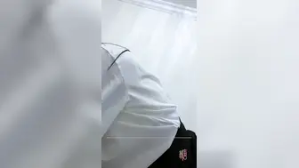 【遥控跳蛋】 捡到的遥控控制极品学妹，下体阵阵快感娇声连连，诱人娇躯只想按在胯下狠狠地抽插，女上位干