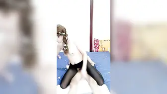 【母子大战】露脸熟女姐姐勾搭壮小伙激情啪啪，黑丝情趣露脸69口交大鸡巴，多体位爆草抽插浪叫呻吟，表情好骚啊