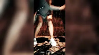 【渣女来袭】挑战街头野战露出，夜色中无套啪啪，骚浪指数爆表，刺激紧张玩得就是心跳