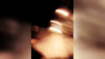 【渣女来袭】挑战街头野战露出，夜色中无套啪啪，骚浪指数爆表，刺激紧张玩得就是心跳