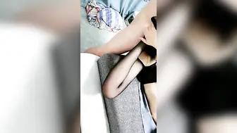【性爱电话】极品00后淫乱小情侣【下篇】一边居家性爱一边打电话聊骚，蜜桃臀，肤白如玉，苗条可人，小骚货淫叫不断