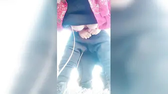 【户外偷情】真实夫妻，全程露脸蓝天白云，脱了裙子漏着奶子让小哥后入草大屁股给狼友看，真实感很强不要错过