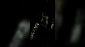 【技校小妹】神似张子枫，19岁小萝莉，两个大叔带到野外，撒尿，口交，啪啪，蚊子超多，咬的三人满腿包一直挠