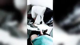 【为人湿表】风骚小少妇出轨寻刺激，户外露出公厕和男炮友啪啪啪