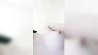 【18岁新人】贱贱的嫩妹小萝莉，BB穴好紧，操起来好痛，还是最喜欢被哥哥爆菊花，厕所洗白白后入被操实在太爽啦！