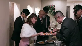 JUQ-284 [中文字幕]独家：栗山莉央“群交”！！奶油派串射性爱。绿帽丈夫眼睁睁看着妻子被其他人轮奸！！ #栗山莉緒 #栗山莉绪