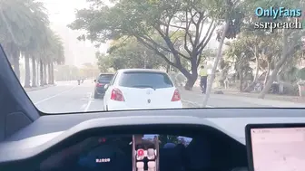 拜金台女 開好車，連屌都是香的