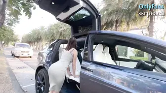 拜金台女 開好車，連屌都是香的