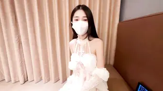 【爆乳女神】白丝Lolita发情时刻水超多的一线天美鲍被大粗鸡巴疯狂抽插内射中出