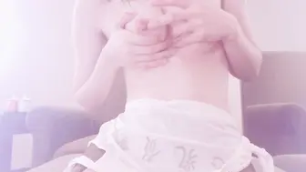 推特网红美少女『许愿 』爆裂黑丝口技揉捏玩弄两颗花生米乳头，小鲸鱼震动到失禁为止
