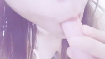 推特网红美少女『许愿 』爆裂黑丝口技揉捏玩弄两颗花生米乳头，小鲸鱼震动到失禁为止
