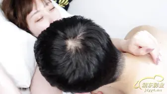 精东影业JD126怦然心动的小姐姐