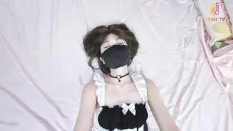懒懒猪 宅男の一日女友 美妙鲜嫩白虎小穴 粗屌插入即被紧紧吮住 太有感觉了 湿滑滚烫包裹龟头榨汁