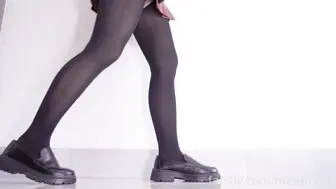 穿黑丝袜自慰，想要大鸡巴插入她
