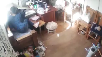 嫂子在办公室勾引弟弟 被后入内射
