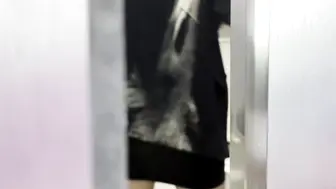尾随黑丝大长腿连体情趣极品白嫩御姐卫生间操逼