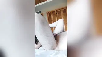 情侣自拍泄密-原版高清，情侣性爱自拍女主还时不时看镜头，对白清晰可听见