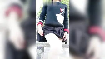 户外短裙少妇肉色丝袜勾引路人凉亭玩骚穴