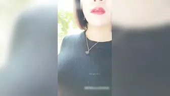 户外短裙少妇肉色丝袜勾引路人凉亭玩骚穴