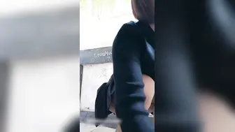 户外短裙少妇肉色丝袜勾引路人凉亭玩骚穴