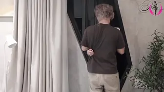 我丈夫和我在俱乐部遇到的另一个男孩，让他射在我的阴户里。对不起宝贝”