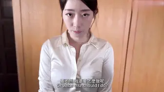 精选网黄SSRPeach渴望升职的女下属 在谈话中她不断露出风骚的表情，时不时撩起裙子露出大腿，你能感受到她身上散发着的淫荡气息