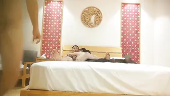 中年夫妻交换，配合姿势激情猛冲