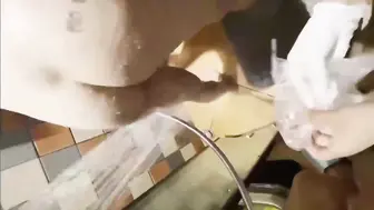 国产重口调教母狗！喝尿！鞭打！羞辱！风油 精精