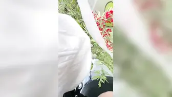 国庆采野果，老妈玉米地给我吹箫干逼，车里继续干喷水两次