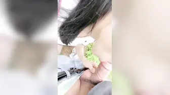 国庆采野果，老妈玉米地给我吹箫干逼，车里继续干喷水两次