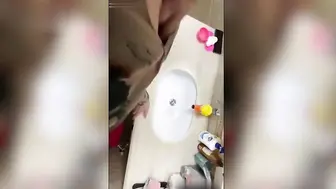 大姨子主动勾引小八岁的妹夫，妹妹怀孕帮妹夫清枪，口活后入让妹夫干爽