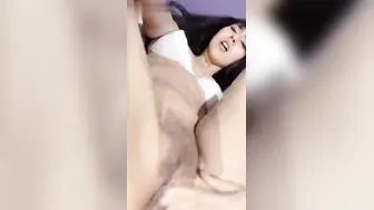 非常淫荡的御姐少妇们，岔开双腿掰开小骚逼假阳具抽插，肥逼高潮颤抖兴奋死了