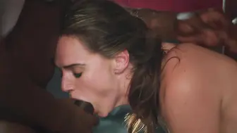 性感女孩被两名黑人拳击手操