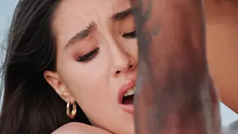 丽莎正在敲定一处房产的交易，并锁定了一笔足以填满她银行账户的佣金