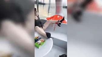 极品网红 #美杜莎 天鹅湖露出事件门 网友认出男主是奇虎公司高管